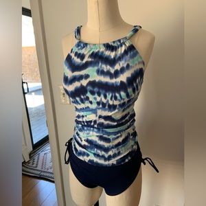 Beach House brand tankini (2 pieces). Navy. Size 6. Excellent condition.